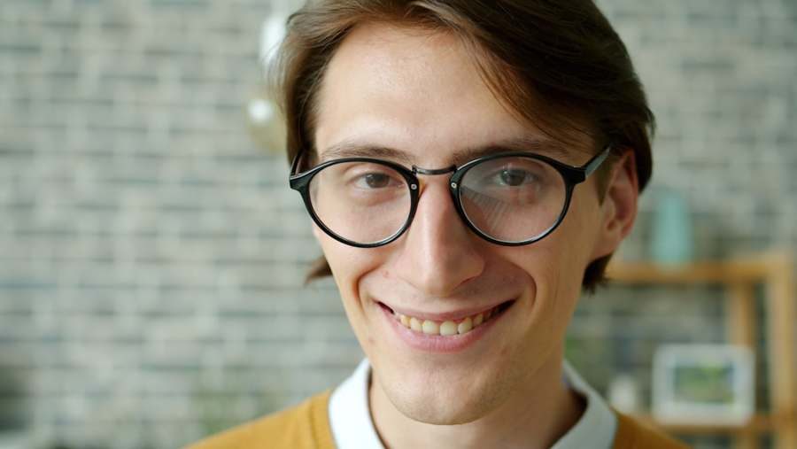 Anprobe vor dem Spiegel